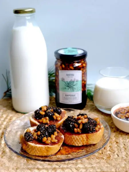 Варенье из сосновых шишек с кедровым орехом, 350 мл Варенье из сосновых шишек с кедровым орехом, 350 мл